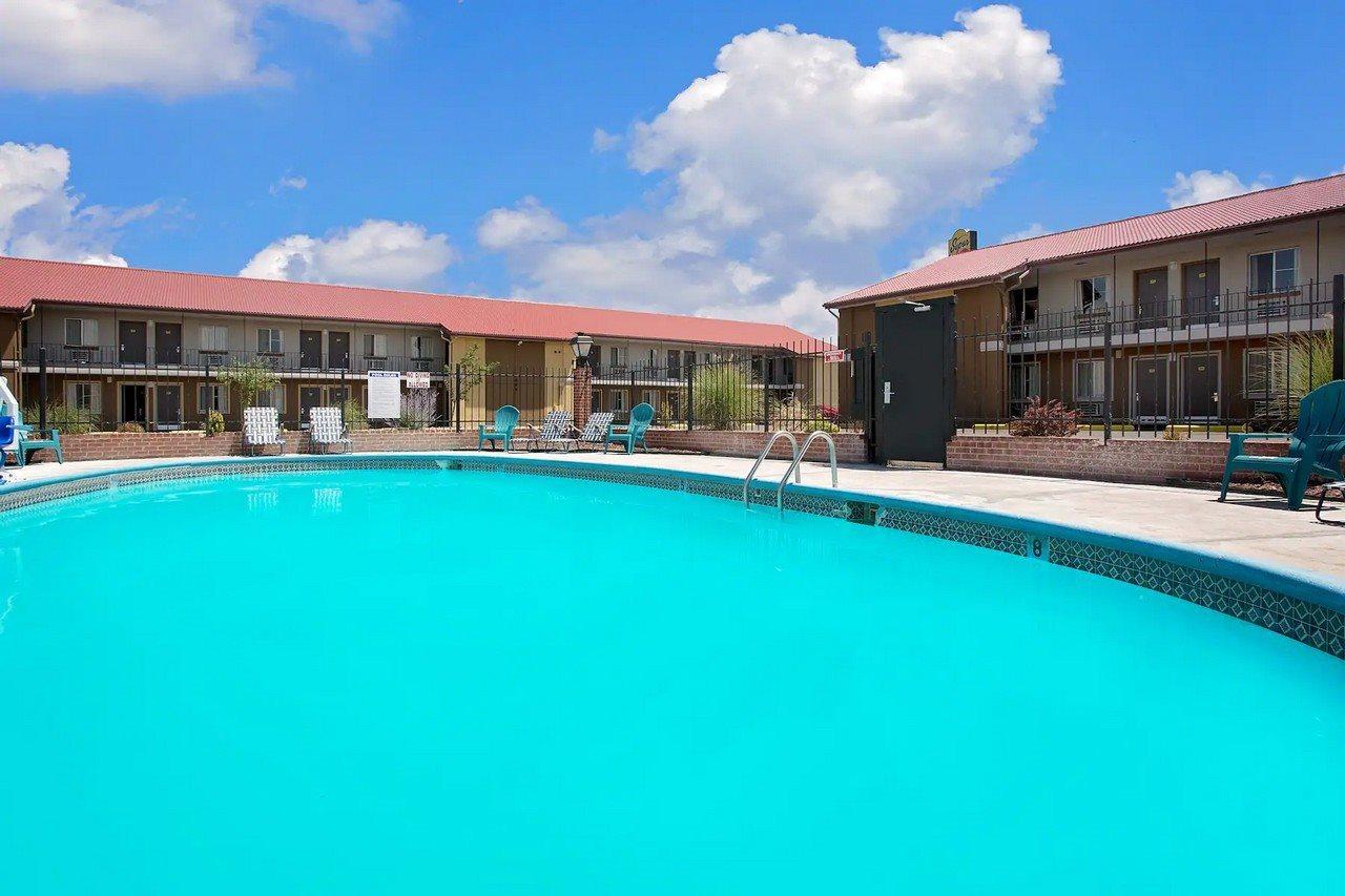 Super 8 By Wyndham Denver Central Экстерьер фото