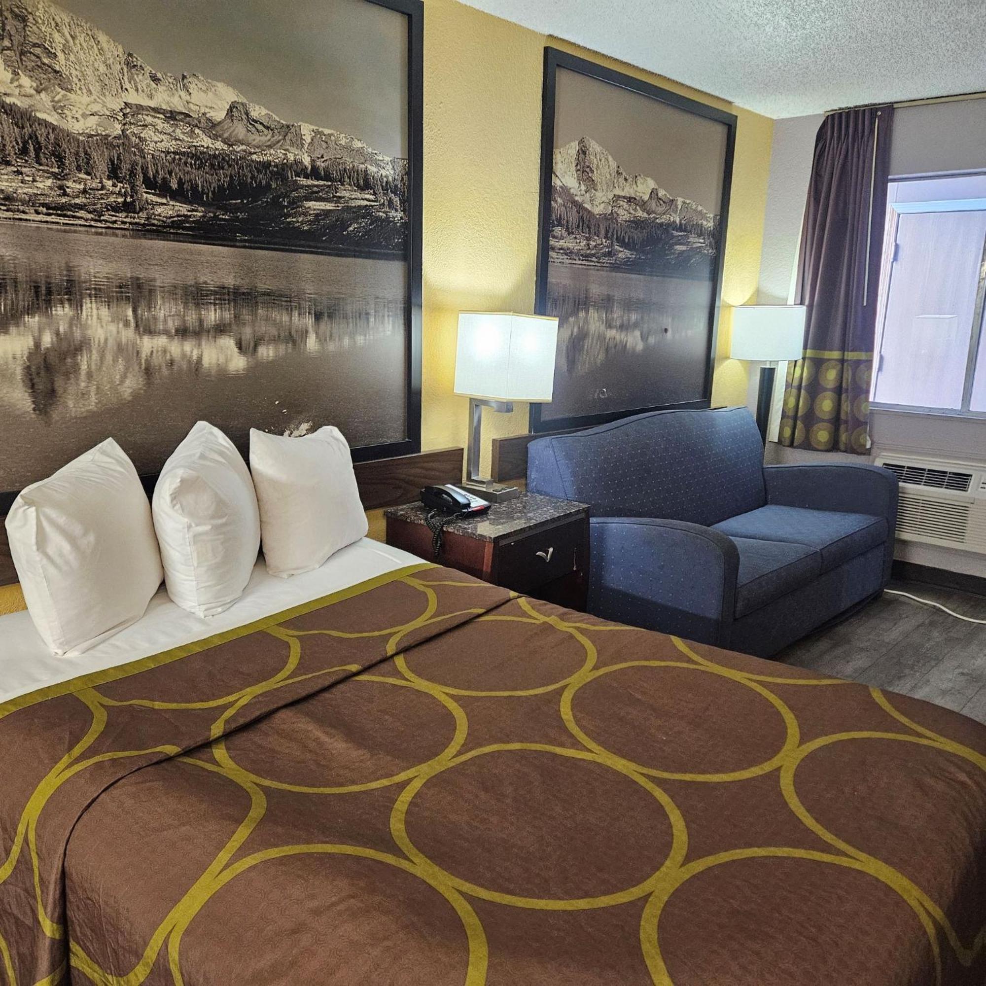 Super 8 By Wyndham Denver Central Экстерьер фото
