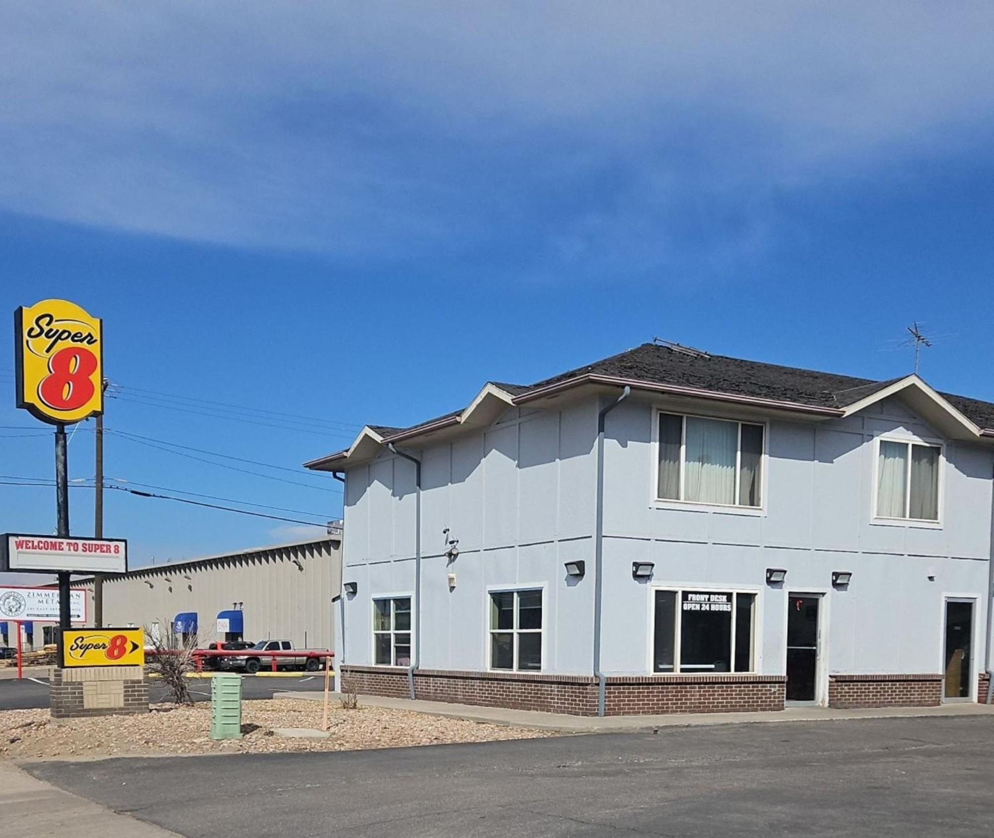Super 8 By Wyndham Denver Central Экстерьер фото