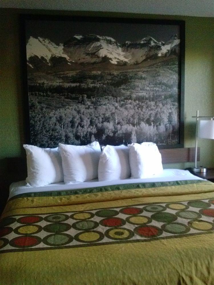 Super 8 By Wyndham Denver Central Экстерьер фото