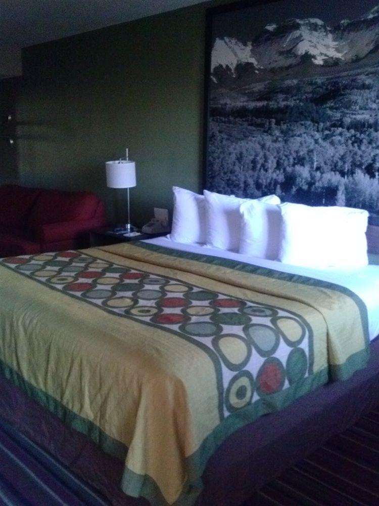 Super 8 By Wyndham Denver Central Экстерьер фото