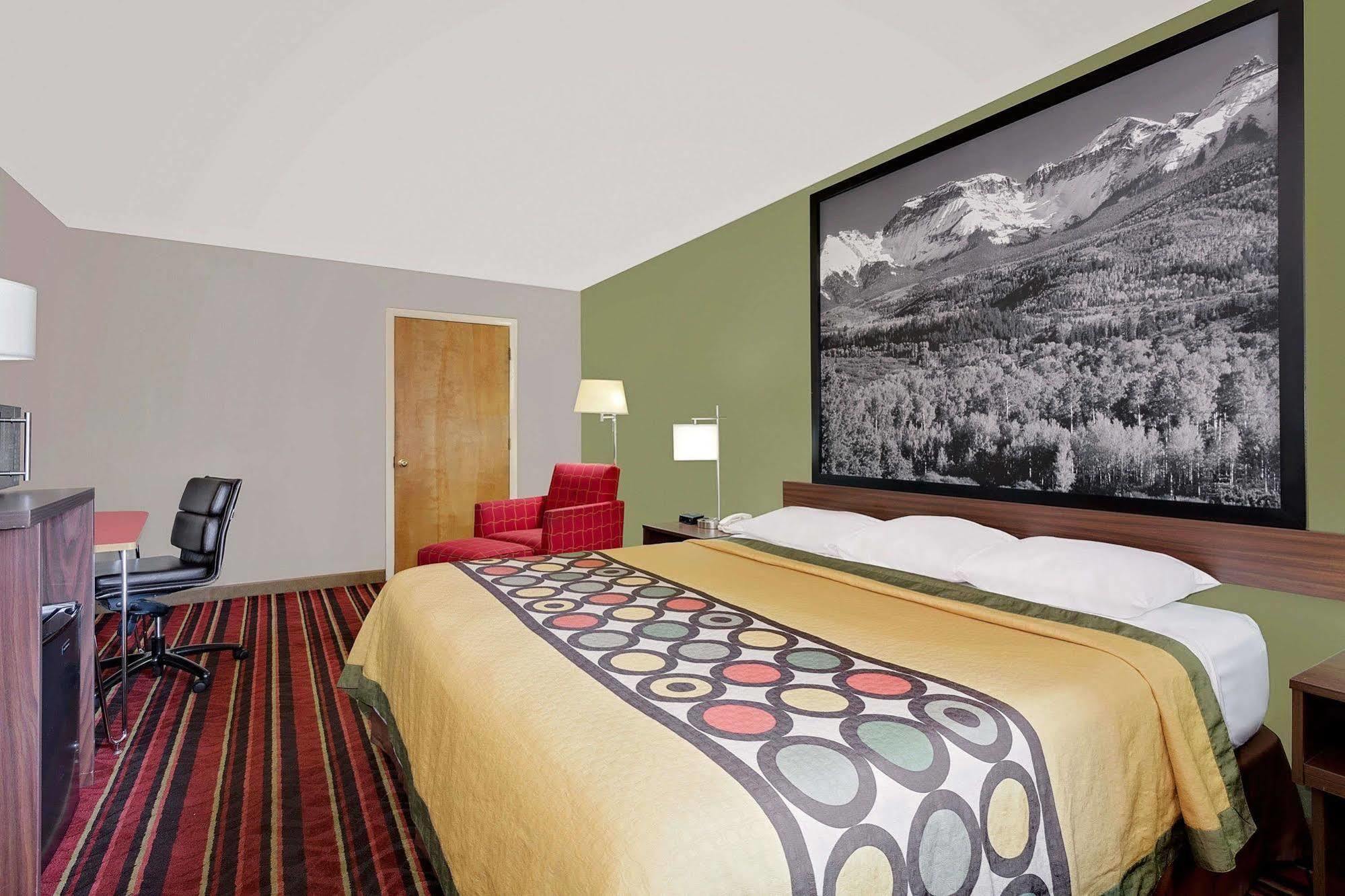 Super 8 By Wyndham Denver Central Экстерьер фото