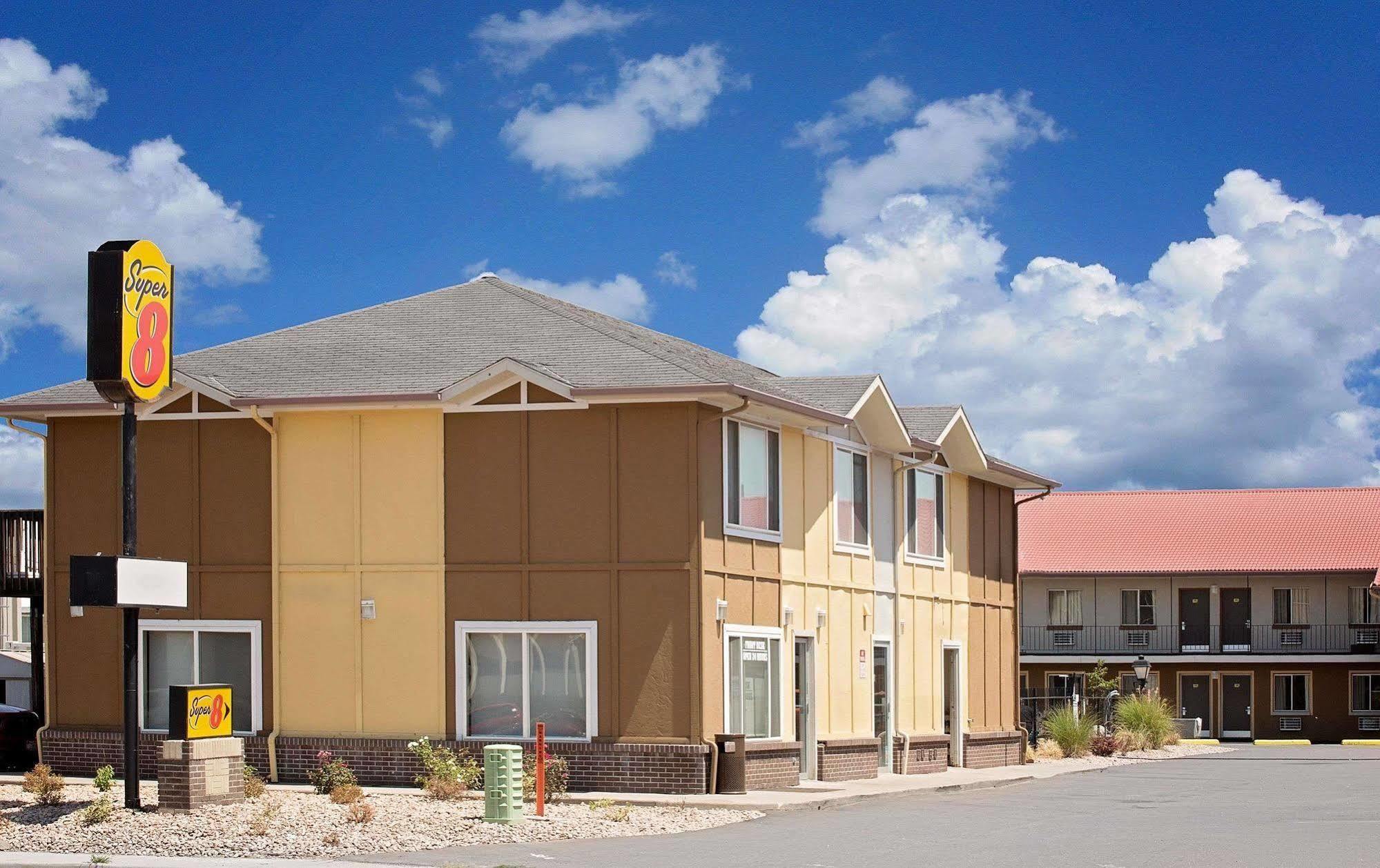 Super 8 By Wyndham Denver Central Экстерьер фото