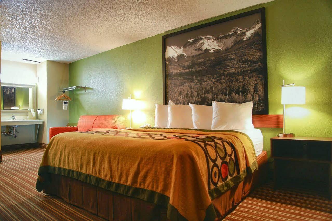 Super 8 By Wyndham Denver Central Экстерьер фото